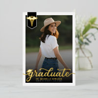 Foto de graduación de estudiante de medicina moder