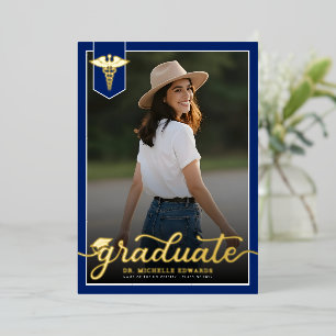 Invitación Con Relieve Metalizado Foto de graduación de estudiante de medicina moder