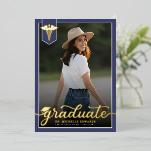 Invitación Con Relieve Metalizado Foto de graduación de estudiante de medicina moder