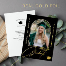 Foto de graduación elegante con arco negro y dorad