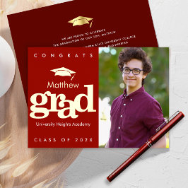 Invitación Con Relieve Metalizado Foto de graduación en rojo con tipografía negrita