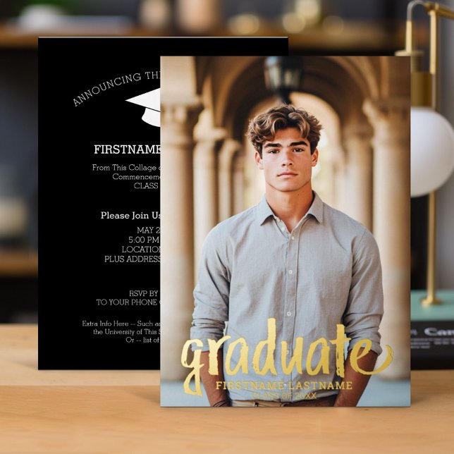 Invitación Con Relieve Metalizado Foto de graduación - Guión rústico con Fiesta de g (Graduation Invitation)