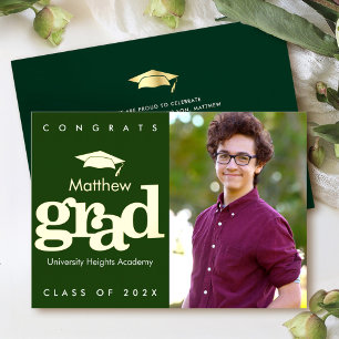 Invitación Con Relieve Metalizado Foto de graduación verde moderna negrita mayúscula