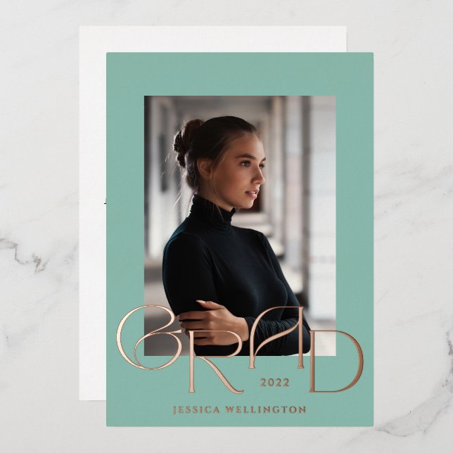 Invitación Con Relieve Metalizado Foto de graduado de tiopgrafía de arte verde de la (Anverso/Reverso)