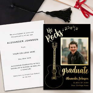 Invitación Con Relieve Metalizado Foto de Graduado Moderno Guitarra Negra y Dorada