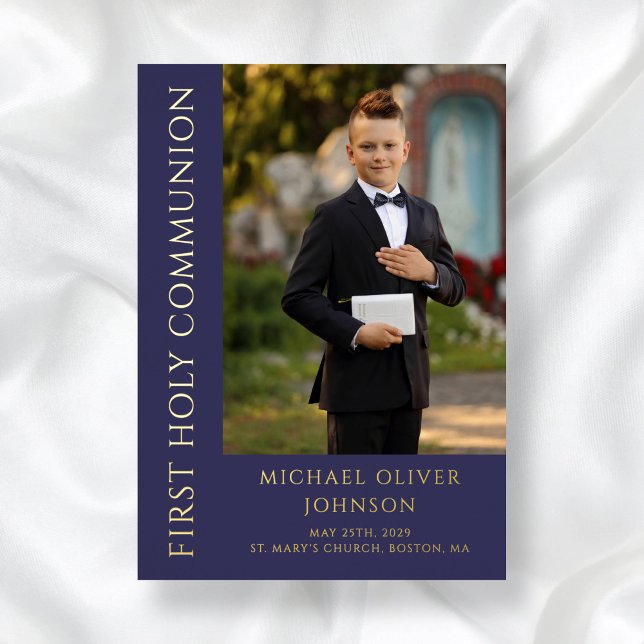 Invitación Con Relieve Metalizado Foto de niño azul de la Marina moderna, primera co (Modern Navy Blue Boy Photo First Holy Communion Foil Invitation)