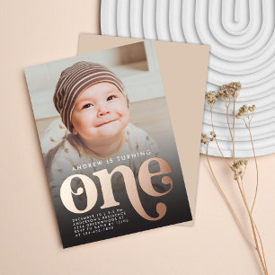 Invitación Con Relieve Metalizado Foto de Primer Cumpleaños Boho Minimalista Moderno