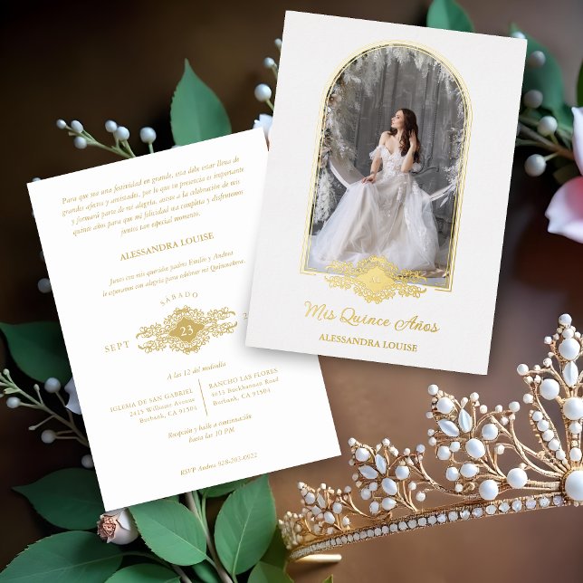 Invitación Con Relieve Metalizado Foto del efecto Arco Dorado de Quinceañera (Quinceañera Spanish Fancy Golden Arch Effect Photo Metallic Foil Invitation Cards.)