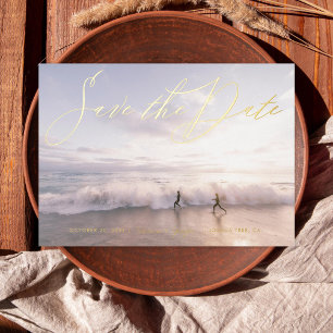 Invitación Con Relieve Metalizado Foto estilo escrito a mano Save the Date Dorado