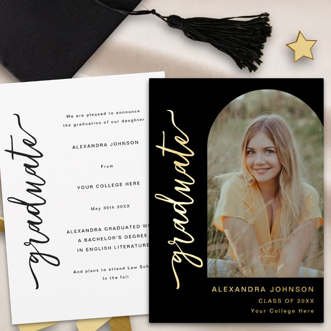 Invitación Con Relieve Metalizado Foto Moderna Arquitectónica Elegante Guión Dorado  (Modern trendy photo arch graduation announcement card elegant chic black and gold foil script)