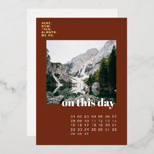 Invitación Con Relieve Metalizado Foto y calendario Tipografía simple para guardar