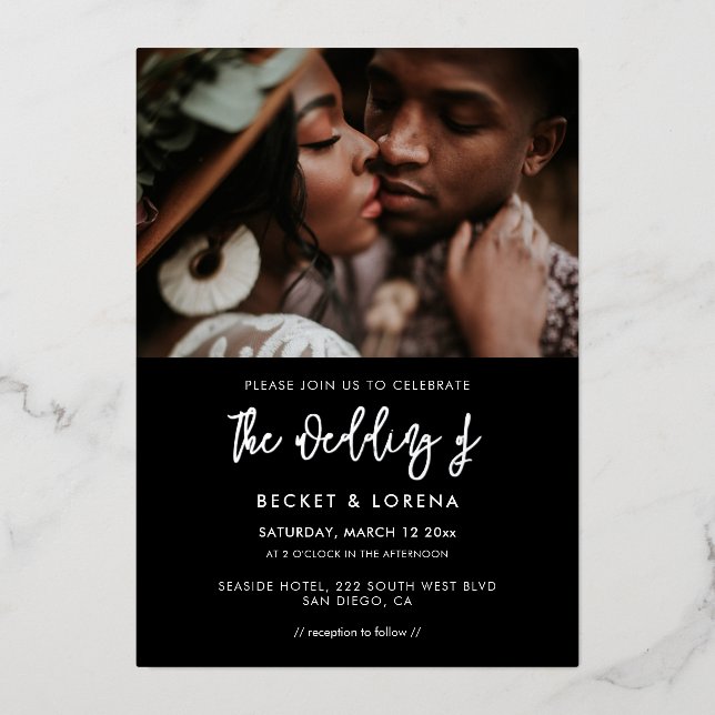 Invitación Con Relieve Metalizado Fotografía moderna contemporánea de boda en negro  (Anverso)