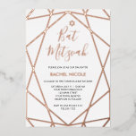 Invitación Con Relieve Metalizado Geométrica de oro blanco y Rosa | Bat Mitzvah<br><div class="desc">Estas elegantes invitaciones a Bat Mitzvah presentan un patrón geométrico de Relieve metalizado dorado subió sobre un fondo blanco,  con una tipografía negra moderna.</div>