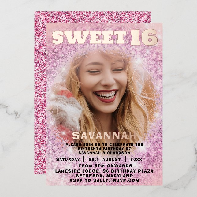 Invitación Con Relieve Metalizado Girly Sweet 16 Rosa Caligrafía y Purpurina de oro (Anverso/Reverso)