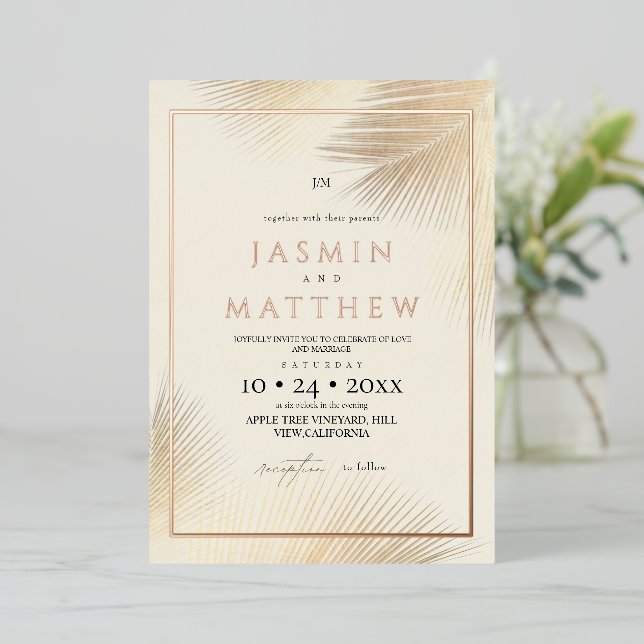 Invitación Con Relieve Metalizado Gold Modern Beach Coastal Palm Wedding  (Anverso de pie)