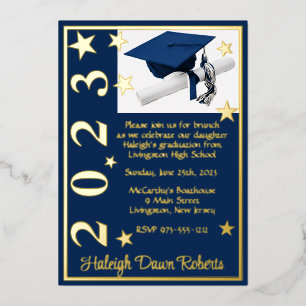 Invitación Con Relieve Metalizado Gorra, Diploma y Estrellas, Graduación Azul Oscuro