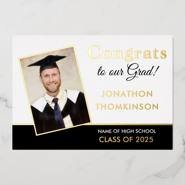 Invitación Con Relieve Metalizado Grad 2023 Announcement Gold Foil Photo White Black (Anverso)