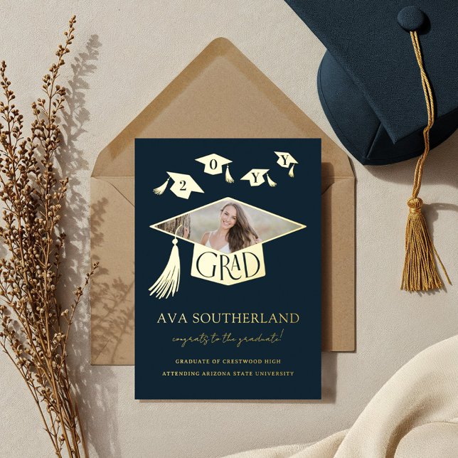 Invitación Con Relieve Metalizado Grad Cap Tassel Foto Graduación Relieve metalizado (Grad Cap Tassel Photo Graduation Foil Announcement)
