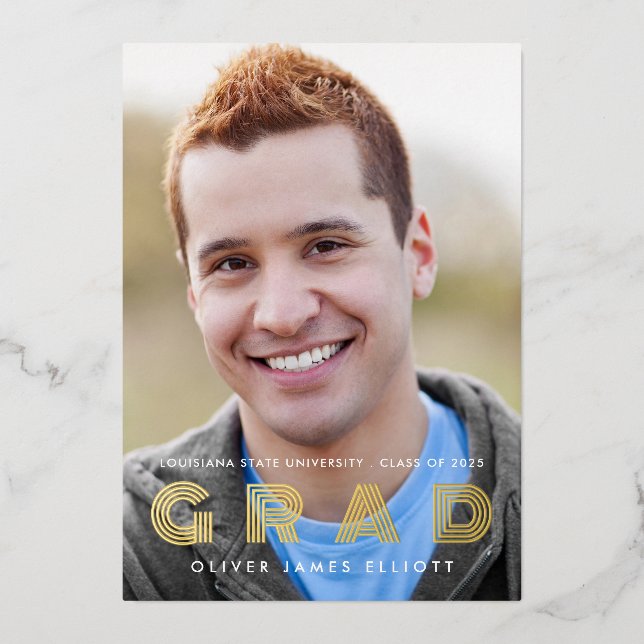 Invitación Con Relieve Metalizado GRAD Clase de 2025 Relieve metalizado dorado de po (Anverso)