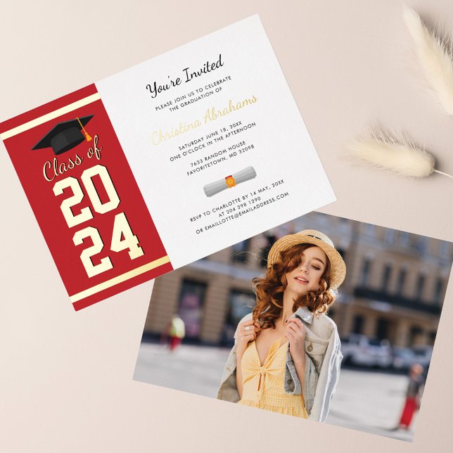 Invitación Con Relieve Metalizado Graduación 2025 Foto: Red Script Grad Fiesta Gold (Graduation Party Photo Gold Foil Invitation)