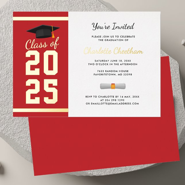 Invitación Con Relieve Metalizado Graduación 2025 Red Script Grad Fiesta Gold (Graduation 2025 Red Gold Foil Party Invitation Card)