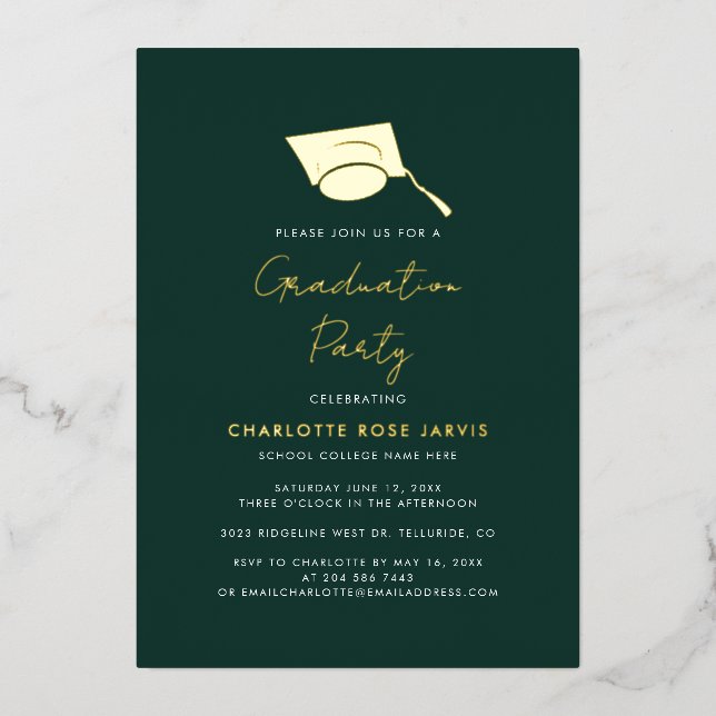 Invitación Con Relieve Metalizado Graduación 2025 Script Graduate Fiesta Gold (Anverso)
