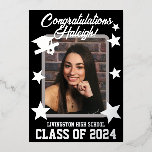 Invitación Con Relieve Metalizado Graduación de Cap, Diploma y Estrellas, Negro y Pl (Anverso)