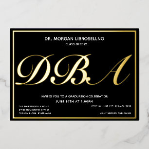 Invitación Con Relieve Metalizado Graduación de DBA en Oro Negro