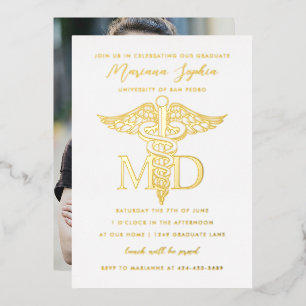Invitación Con Relieve Metalizado Graduación de Doctor en Medicina Oro
