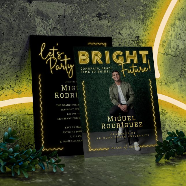 Invitación Con Relieve Metalizado Graduación de fotografía de posgrado de neón amari (Bright Future Yellow Neon Grad Photo Graduation Foil Invitation)