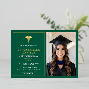 Invitación Con Relieve Metalizado Graduación de médico licenciado en facultad de med