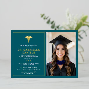 Invitación Con Relieve Metalizado Graduación de médico recién graduado en facultad d