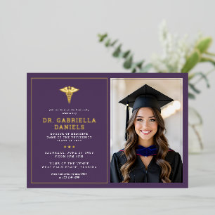 Invitación Con Relieve Metalizado Graduación de médico titulado en facultad de medic