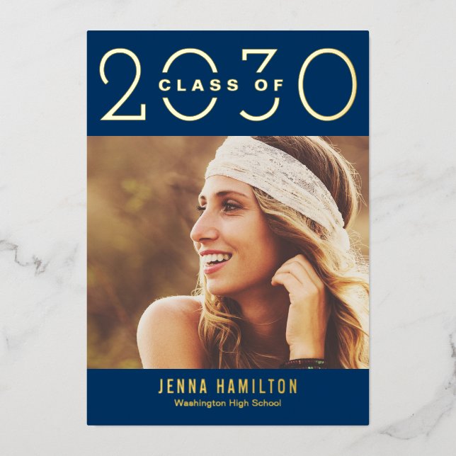 Invitación Con Relieve Metalizado Graduación de Relieve metalizado de Año Feliz Anun (Anverso)