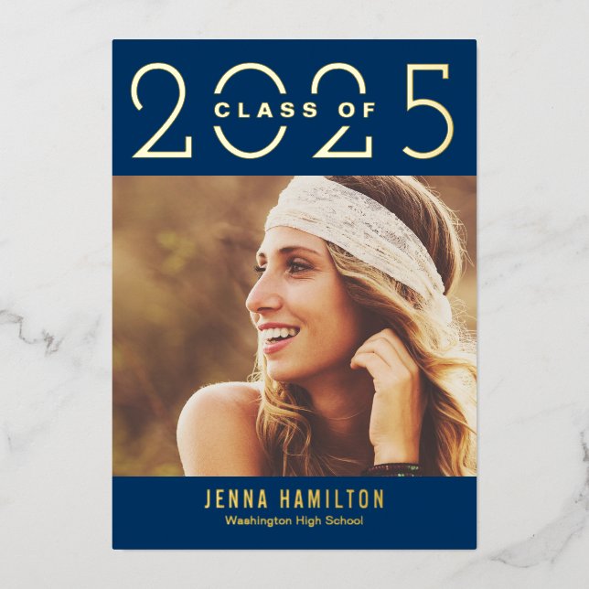 Invitación Con Relieve Metalizado Graduación de Relieve metalizado de Año Feliz Anun (Anverso)