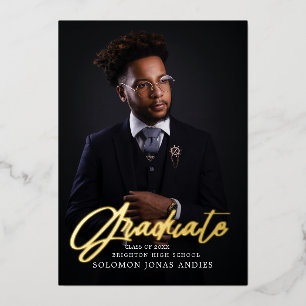 Invitación Con Relieve Metalizado Graduación de secundaria con escritura moderna