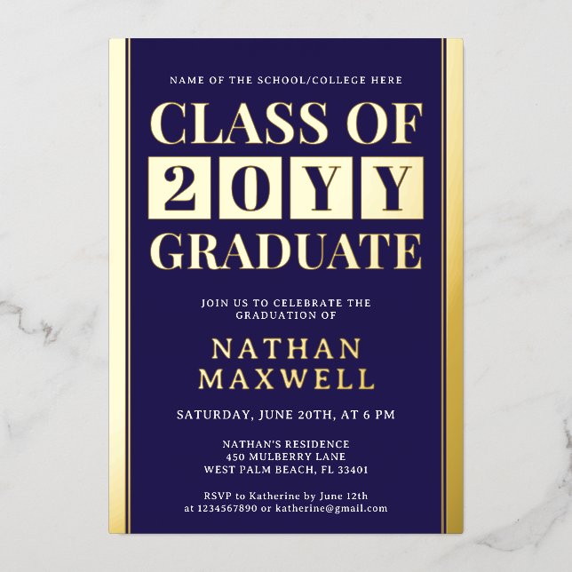 Invitación Con Relieve Metalizado Graduación Escolar y Universitaria en Negrita Mode (Anverso)