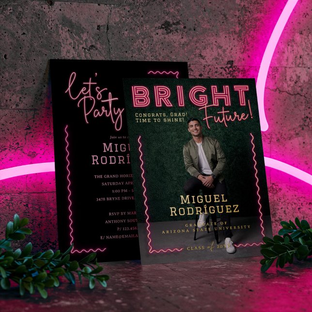Invitación Con Relieve Metalizado Graduación fotográfica de neón rosa brillante para (Bright Future Pink Neon Grad Photo Graduation Foil Invitation)