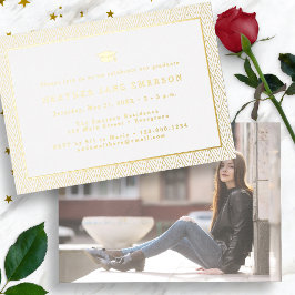 Invitación Con Relieve Metalizado Graduación Moderna de Oro