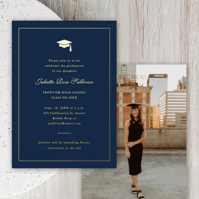 Invitación Con Relieve Metalizado Graduación simple de tipografía (Elegant gold foil photo graduation invitations.)
