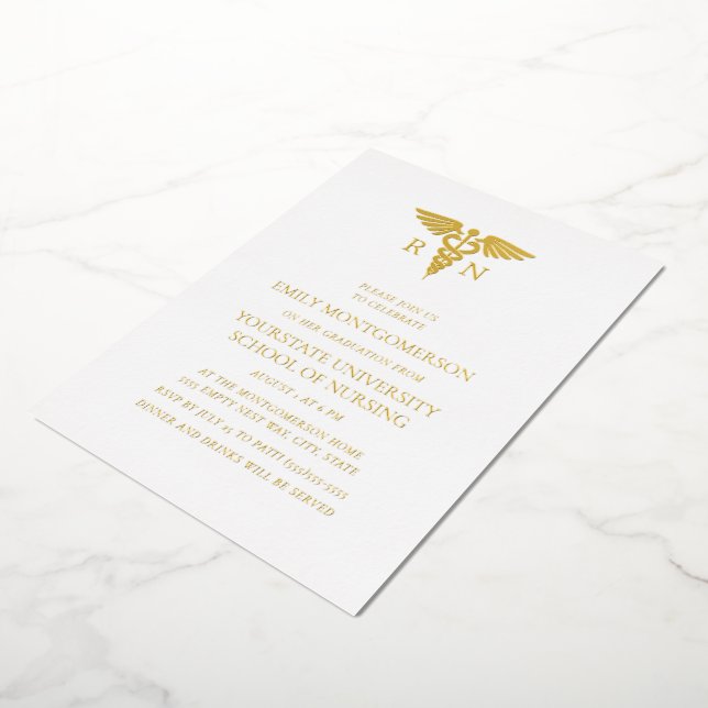Invitación Con Relieve Metalizado Graduada de la Escuela de Enfermería con elegante  (girado)