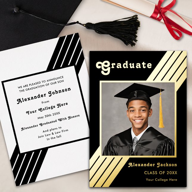 Invitación Con Relieve Metalizado Graduado de rayas retro foto negro y oro (Retro black and gold foil stripes graduate photo groovy typography Graduation announcement card)