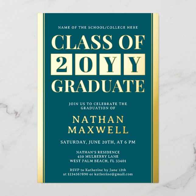 Invitación Con Relieve Metalizado Graduado moderno negrita en la escuela y graduació (Anverso)