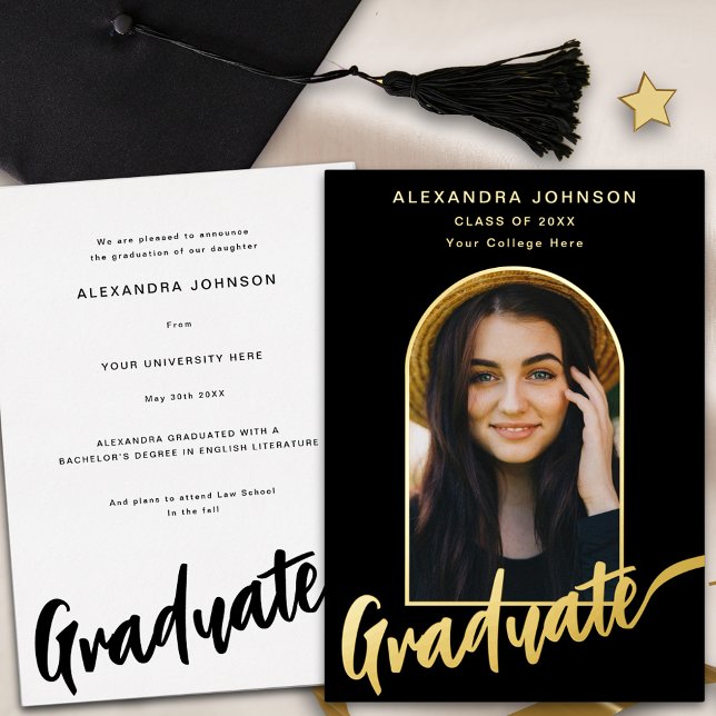 Invitación Con Relieve Metalizado Graduado Photo Arch Guión elegante Oro Negro (Elegant arch graduate photo black and gold foil script Graduation announcement card)