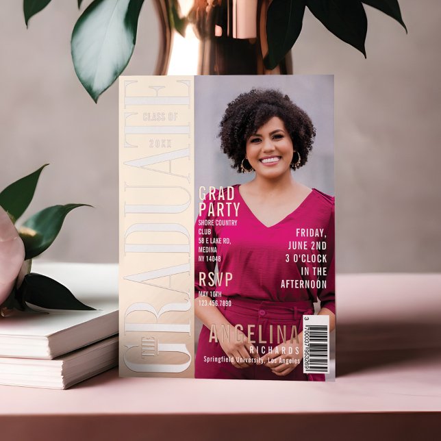 Invitación Con Relieve Metalizado Graduate Fun Trendy Magazine Cover Grad Fiesta (The Graduate Fun Trendy Magazine Cover Grad Party Foil Invitation Front )