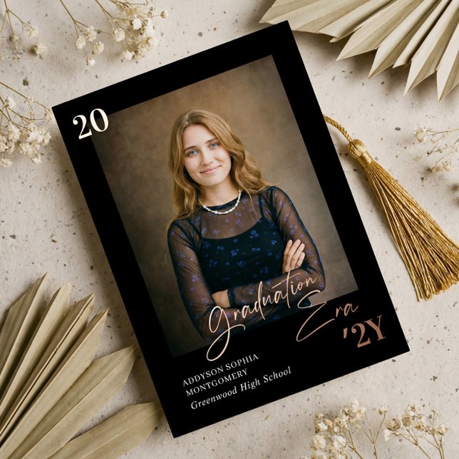 Invitación Con Relieve Metalizado Graduation Era Minimal Graduate Photo Announcement (Graduation Era Minimal Graduate Photo Announcement)