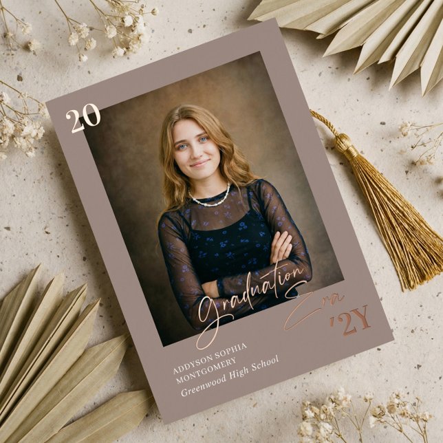 Invitación Con Relieve Metalizado Graduation Era Minimal Graduate Photo Announcement (Graduation Era Minimal Graduate Photo Announcement)