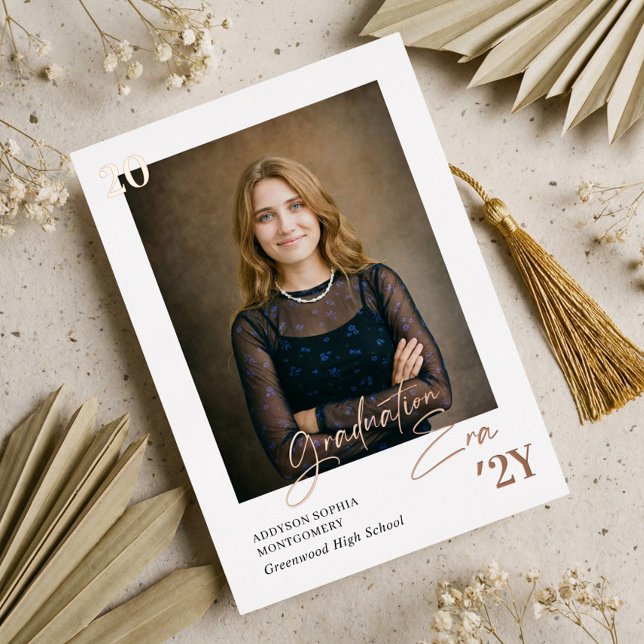 Invitación Con Relieve Metalizado Graduation Era Minimal Graduate Photo Announcement (Graduation Era Minimal Graduate Photo Announcement)