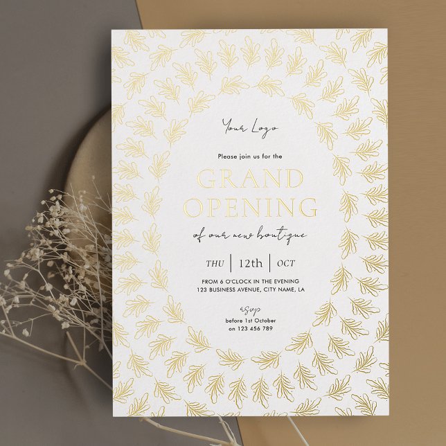 Invitación Con Relieve Metalizado Gran Apertura Elegante Evento de Lanzamiento Comer (Elegant white and gold business grand opening invitation with greenery frame printed in real foil)