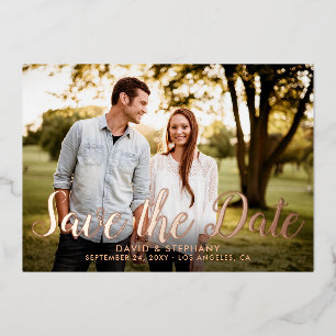 Invitación Con Relieve Metalizado Guardar la fecha Foto Moderno Simple Script Rosa D
